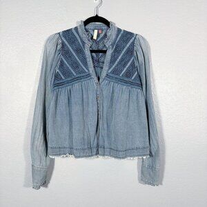 Pilcro Anthropologie Women Size 6 Blue Chambray Denim Crochet Detail Top
